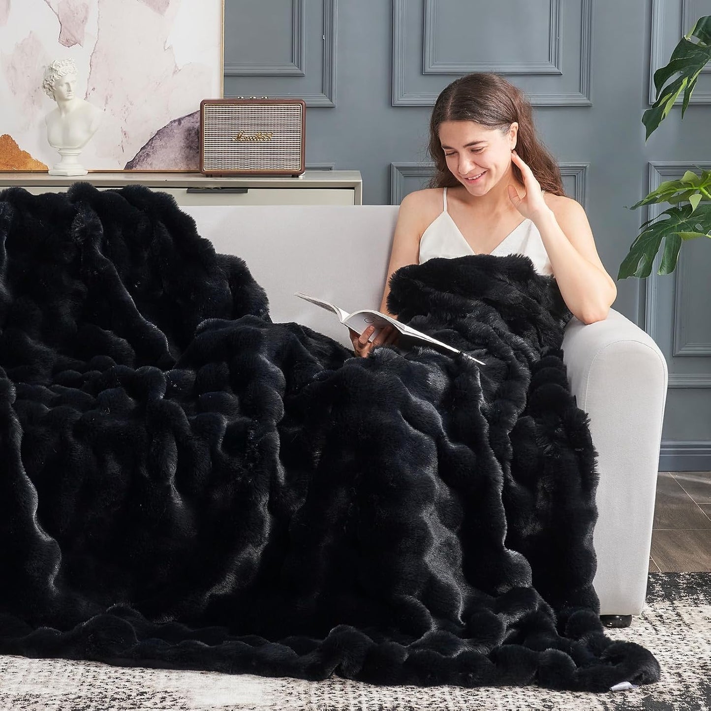 Cozy Bliss Faux Fur Throw Blanket for Couch, Fuzzy Soft Plush Thick Bubble Blanket for Sofa Bedroom Living Room, 60 * 80 Inches Black
