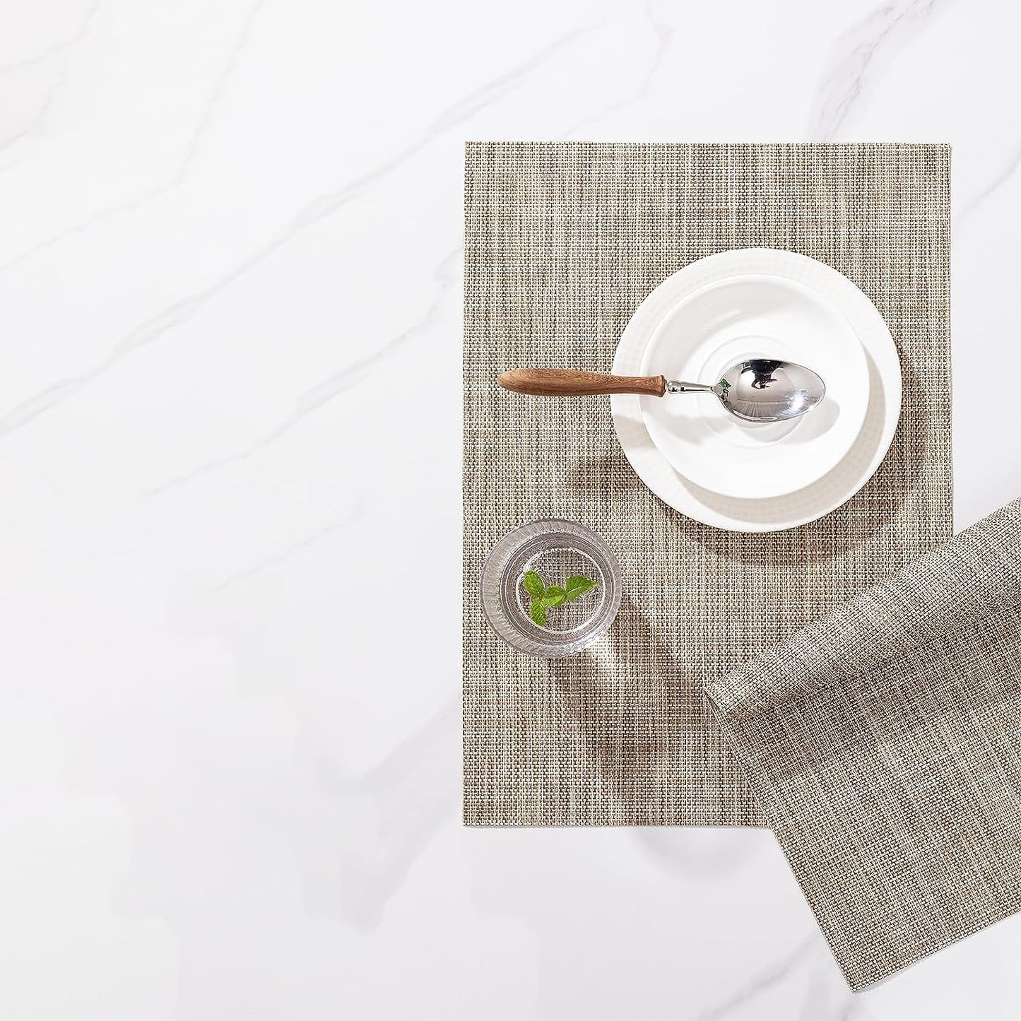 LEXMORE Placemat Set of 4 Vinyl/Plastic Woven Place Mats for Kitchen Table Indoor/Outdoor Washable Placemat Wipeable Dining Table Mats(Caramel)