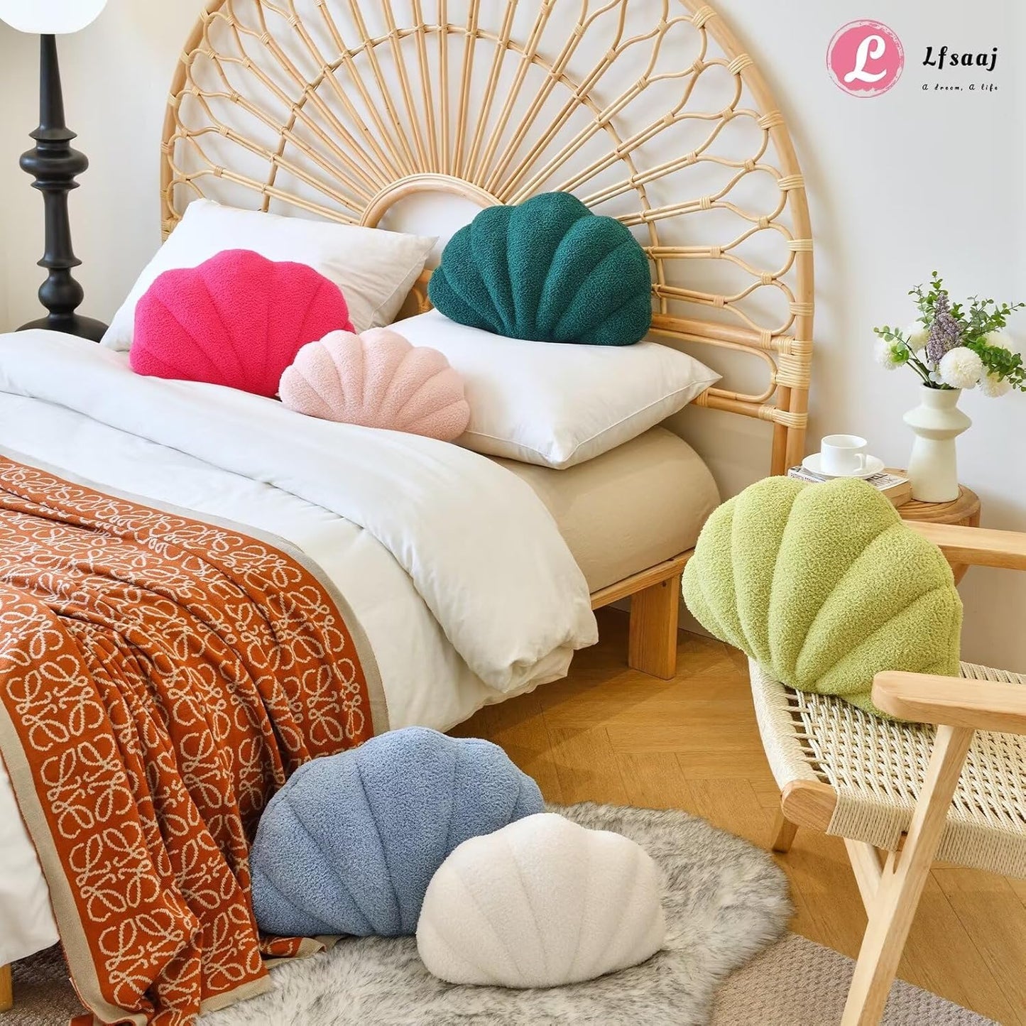 Seashell Throw Pillows, Shell Shaped Throw Pillows, 18 Inch Soft Home Decorative Pillow Plush Cushion for Bed Couch Living Sofa Room Decor Accent Throw Pillow (Beige 18Inch)