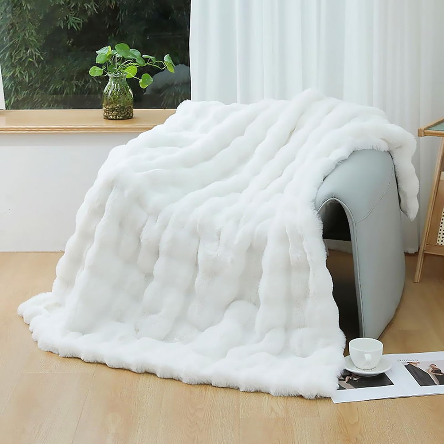 UKELER White Faux Fur Throw Blanket Large Super Soft Fluffy Bed Blankets Throws for Bedroom, Living Room, Couch, Sofa, Office, Camping Plush Furry Blanket 60''x80''