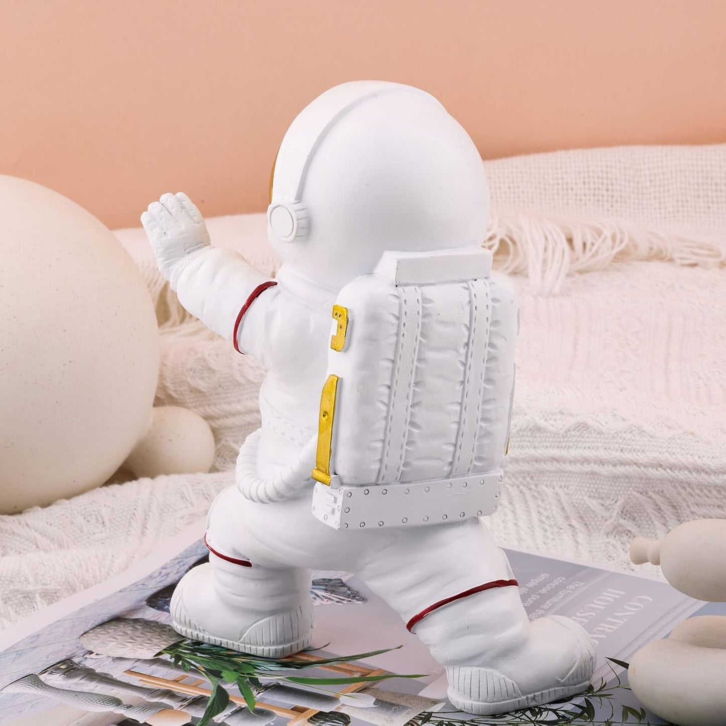 XMGZQ Astronaut Statue, Astronaut Figurine, Kung Fu Spaceman Sculpture, Outer Space Arts Child Gifts, Gold Office Decor for Men