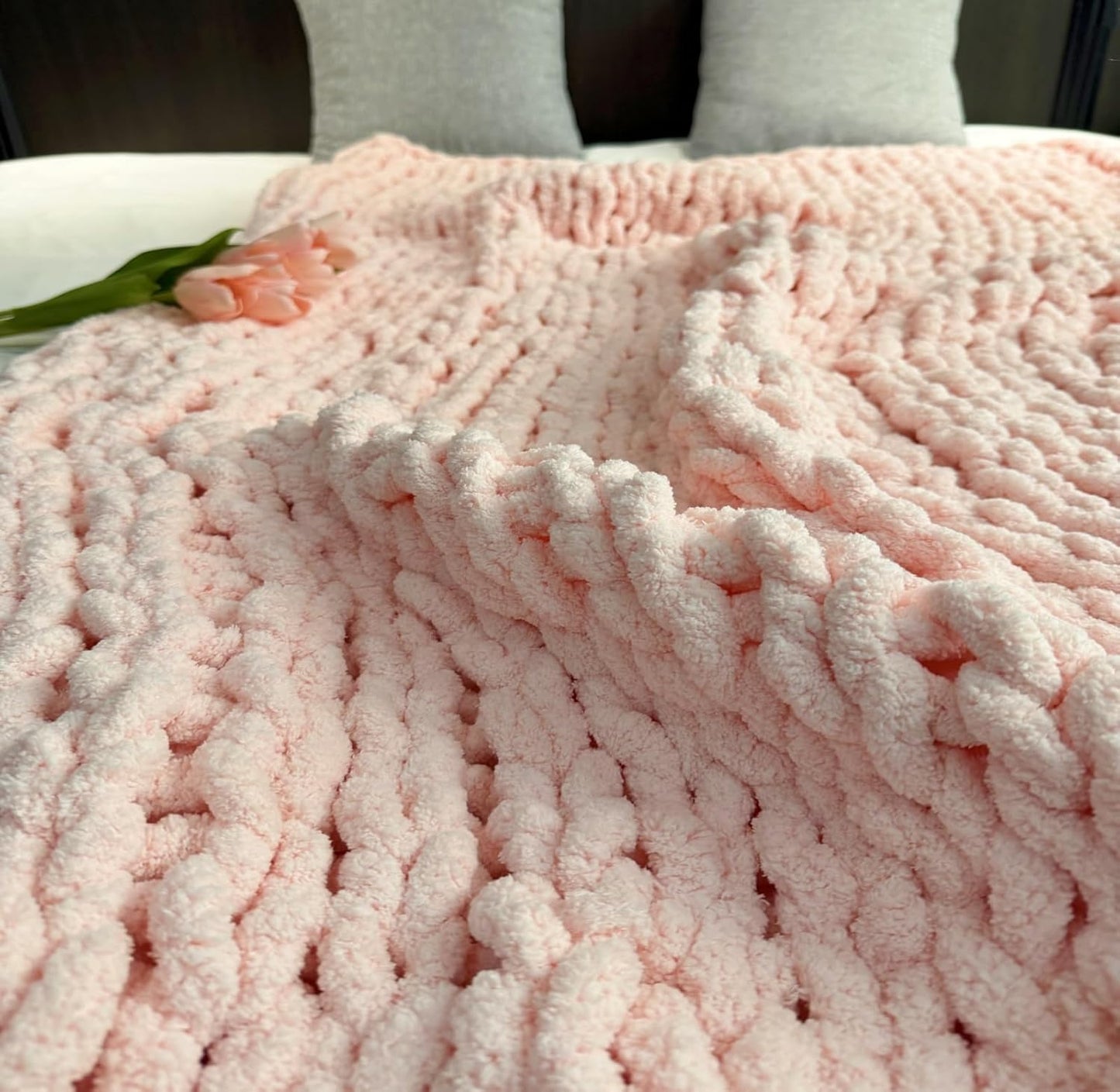 Chunky Knit Blanket Throw 40"x60", Chenille Throw Blankets, Handmade Warm & Cozy Blanket Couch Bed Home Decor, Soft Breathable Fleece Banket, Christmas for Couch Bed Sofa Best Gift (Pink)