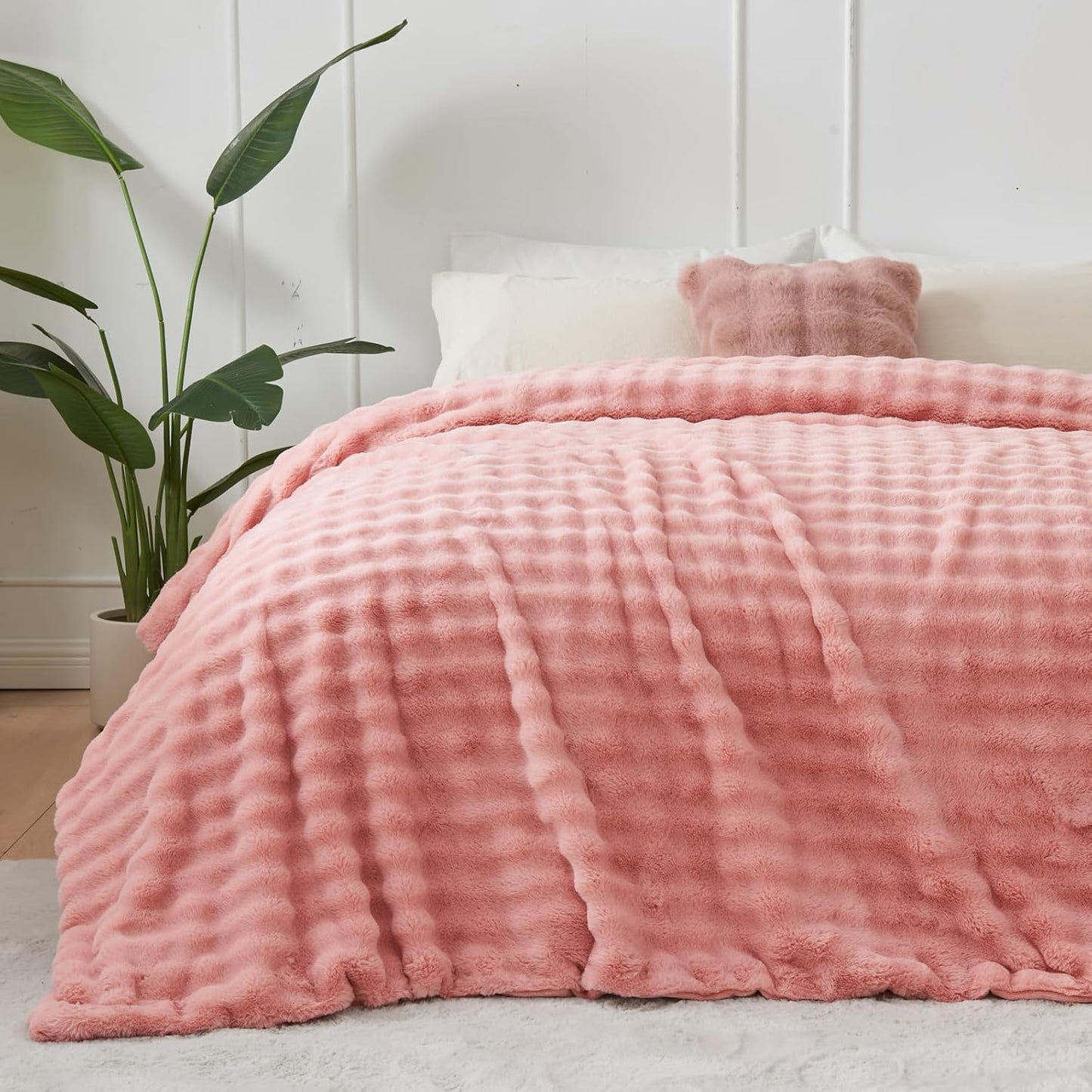NEWCOSPLAY Faux Fur King Blanket Pink Bubble Blanket Thick Warm Soft for Couch Sofa Bed 550GSM (Pink, King(90"x110"))