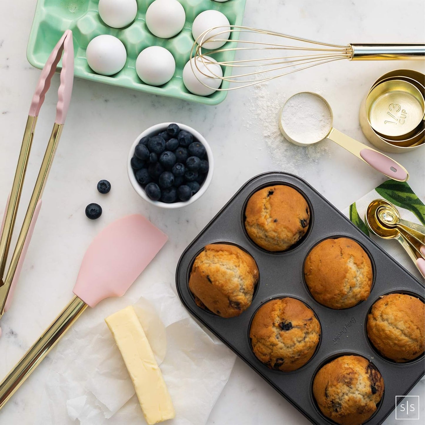 Gold and Pink Kitchen Utensil Set with Holder - 7-Piece Cooking Tools with Gold Whisk, Ladle, Tongs, Turner, Spatula, and Spoon - Stylish Pink Kitchen Accessories for Modern Cooking & Serving