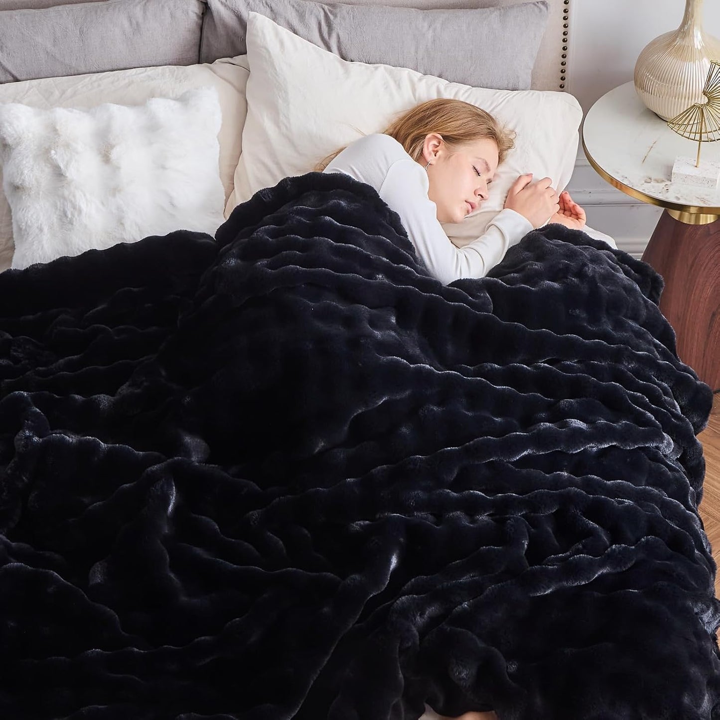 NEWCOSPLAY Faux Fur Throw Blanket Black Bubble Blanket Thick Warm Soft for Couch Sofa Bed 550GSM (Black, Throw(50"x60"))