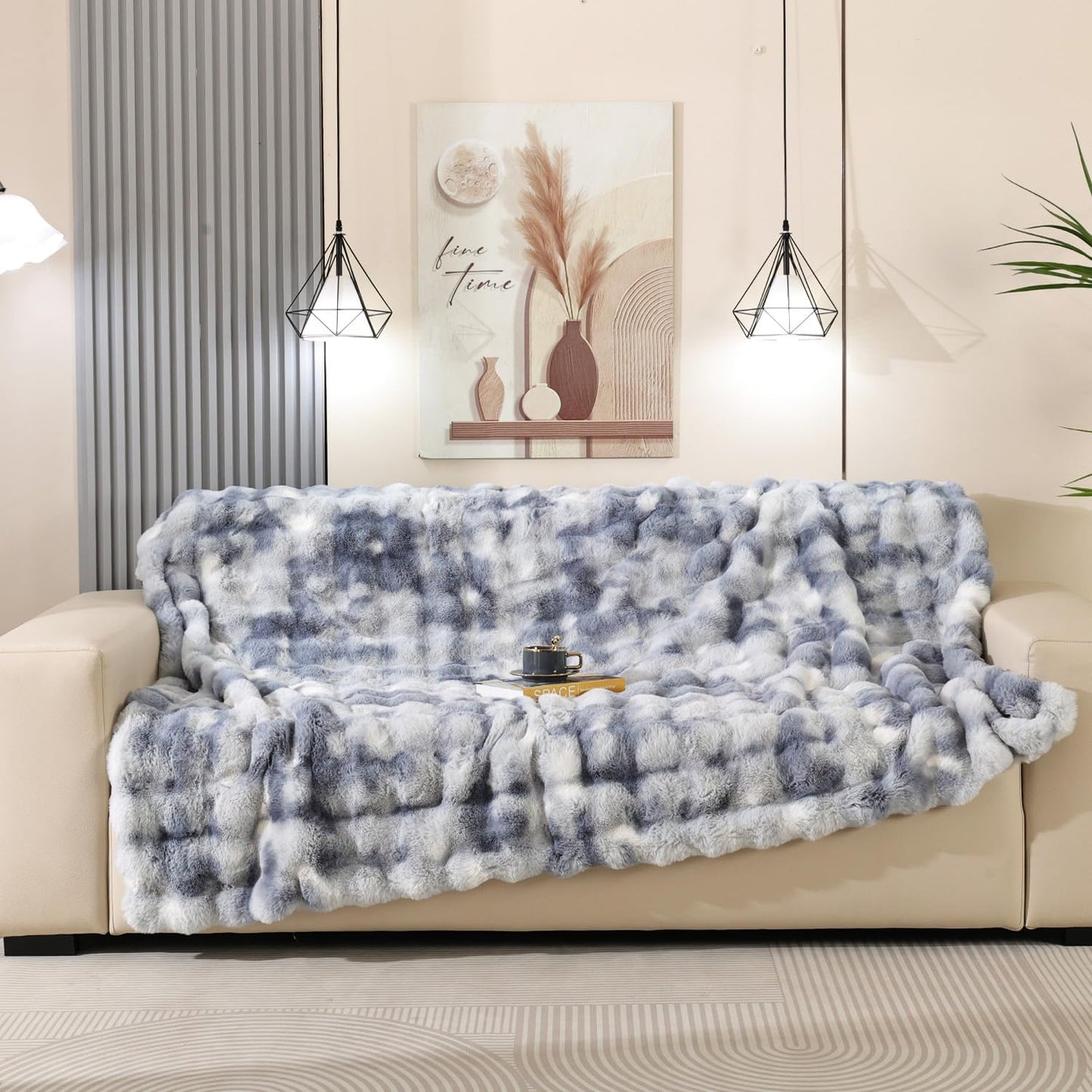 Latepis Faux Fur Throw Blanket for Couch, Soft Luxury Faux Fur Bubble Blanket for Sofa and Bedroom, Plush Thick Warm Cozy Fluffy Blanket for All Seasons, 50” x 60”, Tie-dye Blue