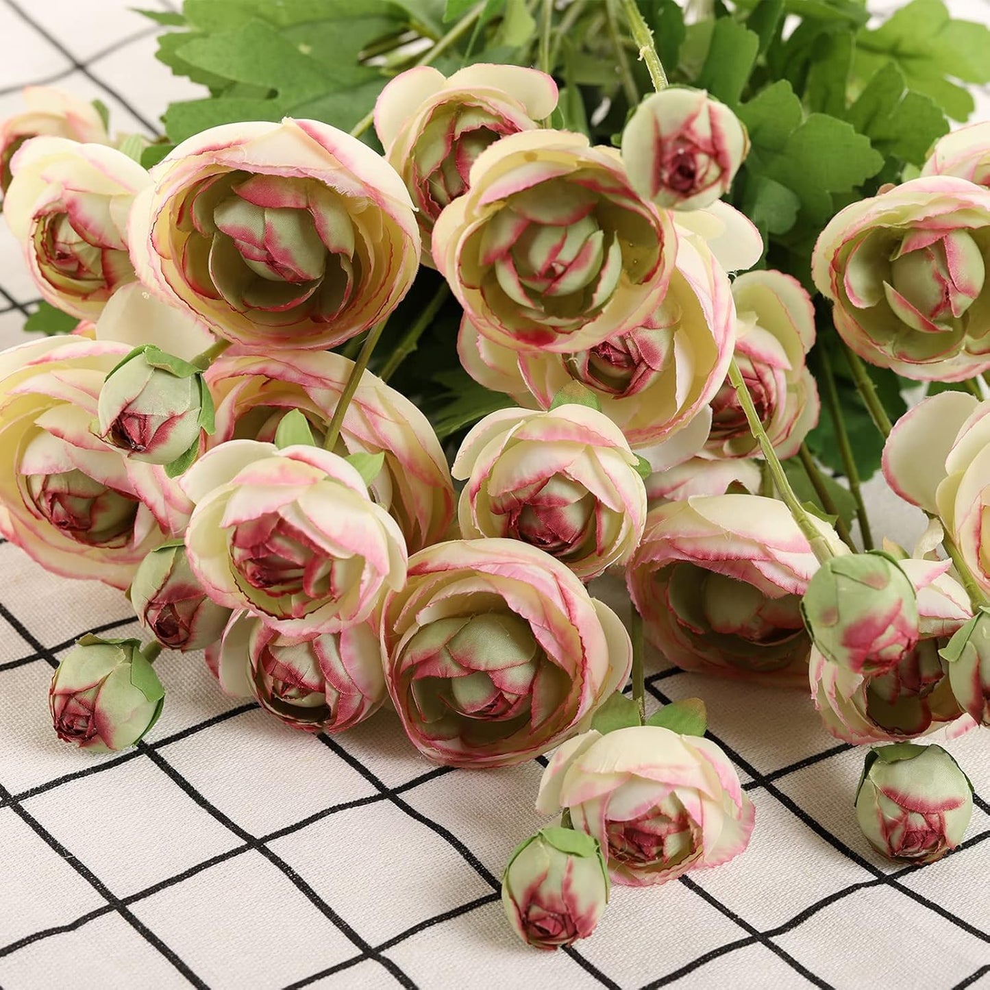 Artificial Silk Flowers Persian Buttercup Bicolor Ranunculus Flower 5 Pcs,Suitable for core Decoration,Wedding Floral Creation,Flower Arrangement DIY Project,Interior Decor（Green）