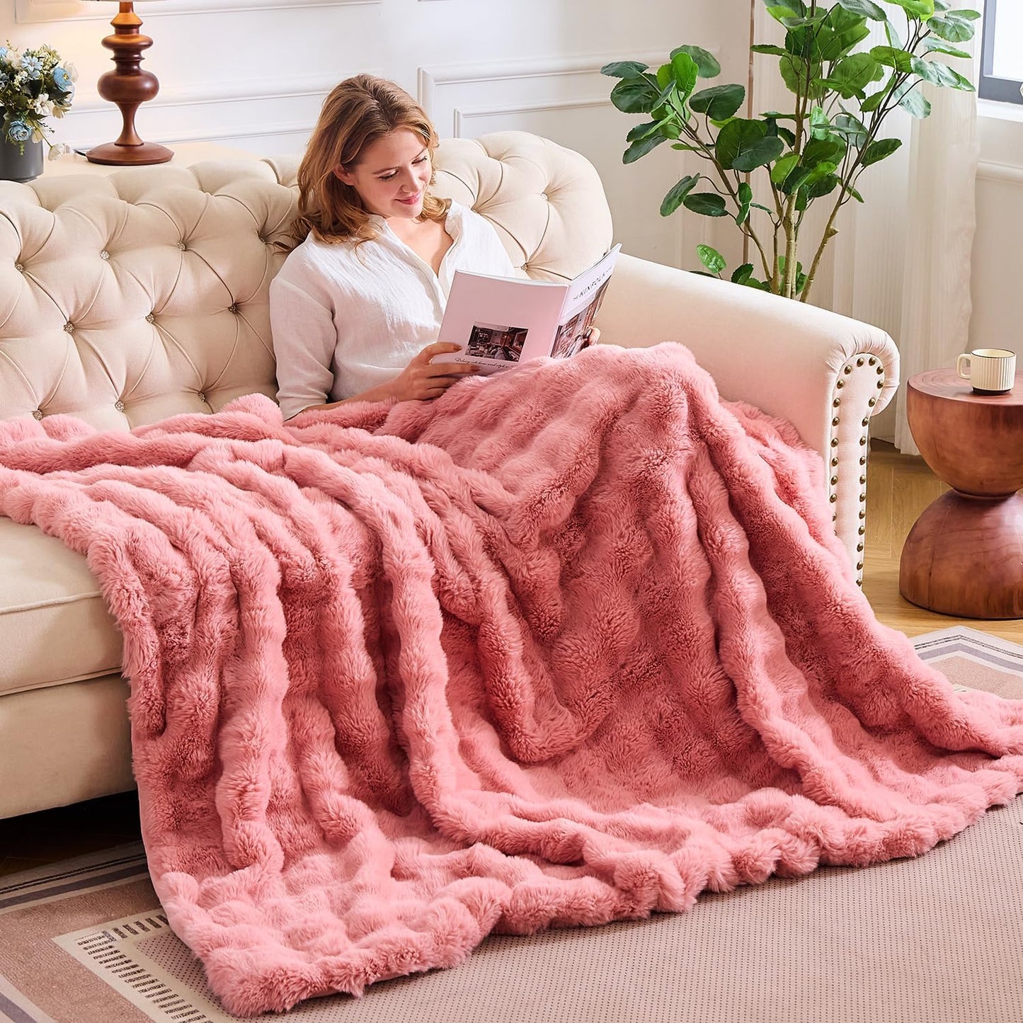 Lotus Karen Faux Fur Blanket Old Pink - Big Bubble Rabbit Fluff King Blankets for The Bed, Large Fluffy Fuzzy Cozy Blanket, Thick Furry Plush Shaggy Blankets, 108x90 Inches