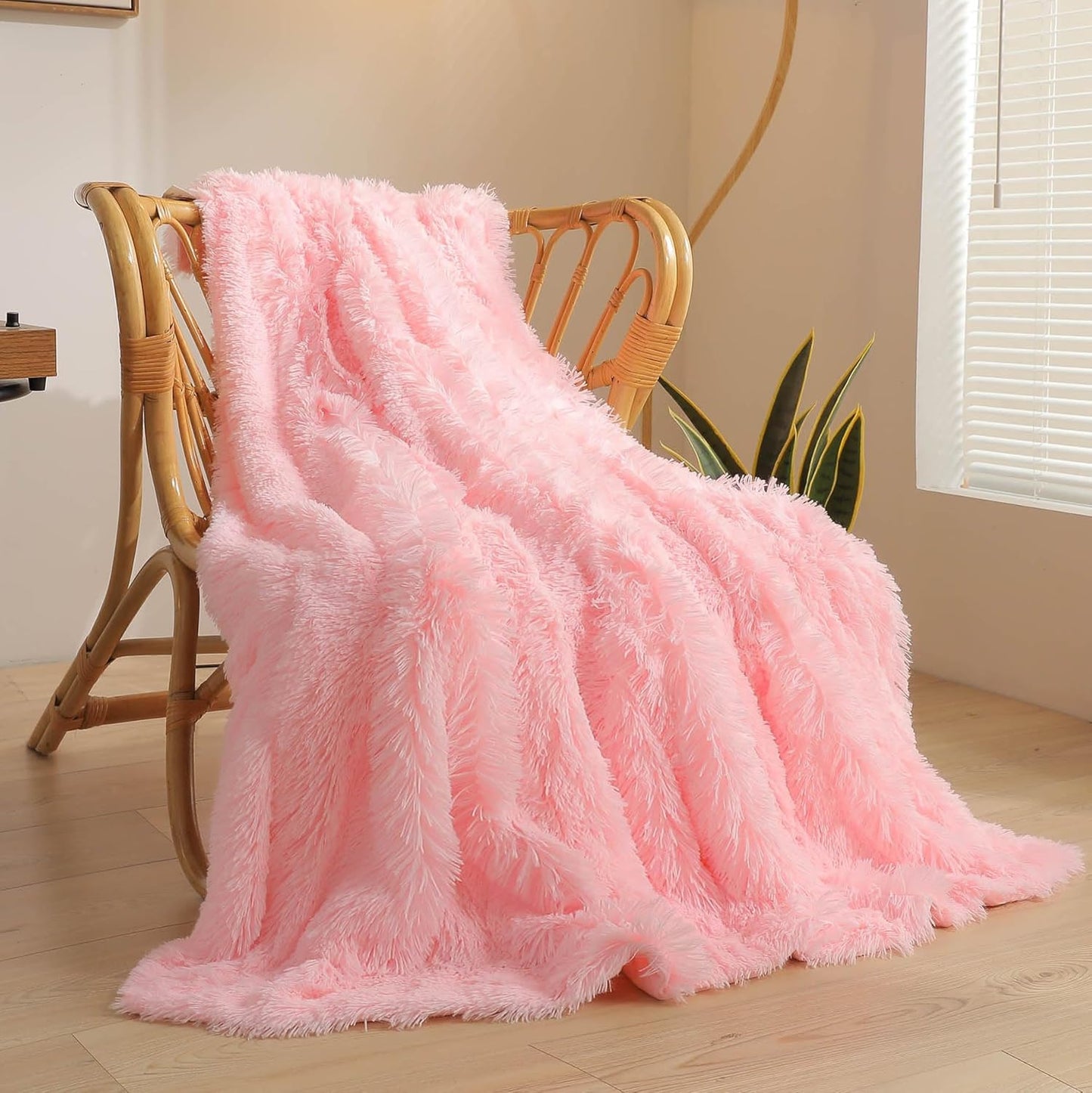 XeGe Fluffy Faux Fur Throw, Pink Luxurious 50x60 Shaggy Blanket, Warm Soft Fuzzy Couch Throw for Girls, Furry Lap Blanket for Sofa Bed Office Lightweight, Pink