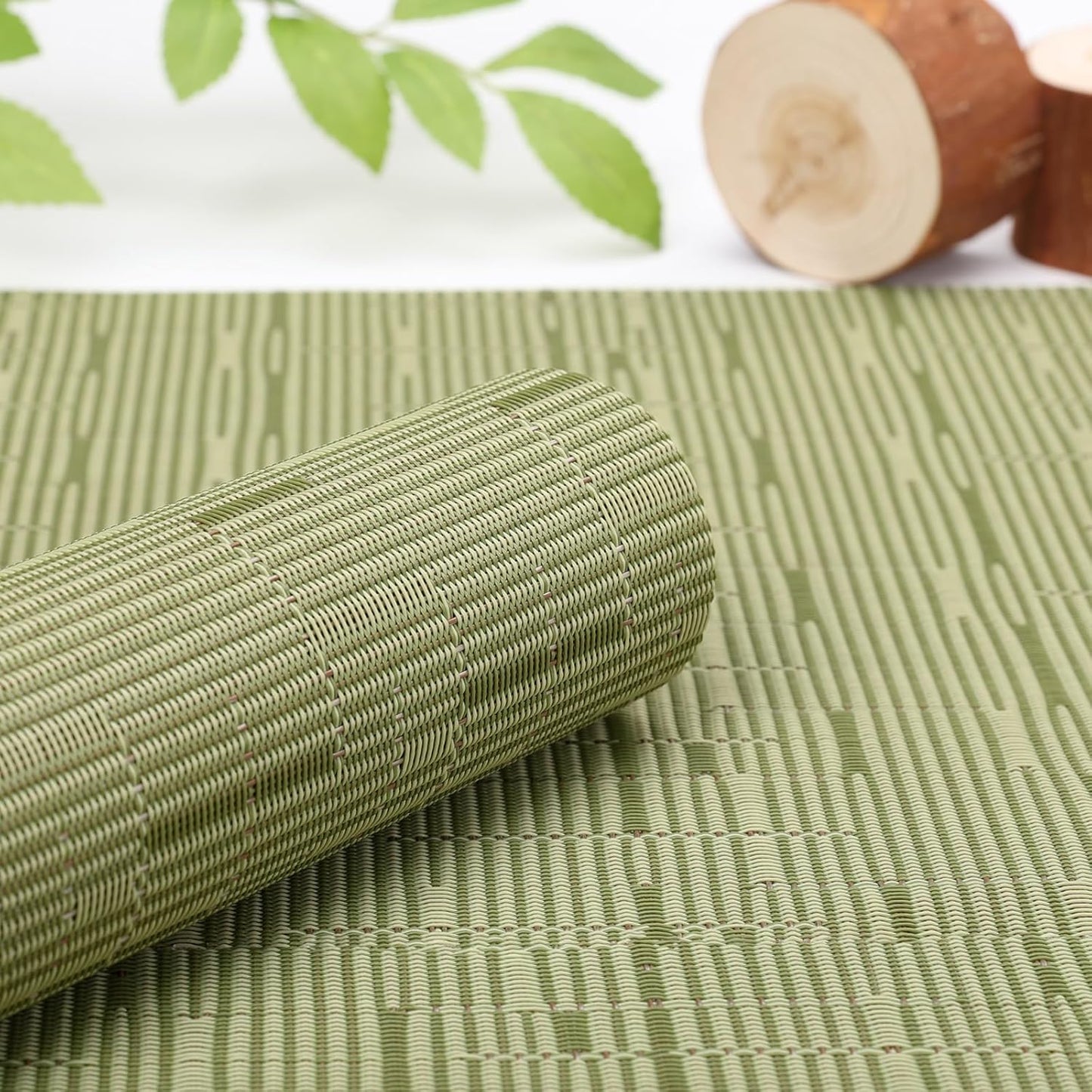 Myir JUN Placemats Set of 4, Vinyl Woven Placemats Place Mats Indoor Set of 4 Washable Table Mats Non-Slip Place mats for Dining Table (Green, Set of 4)