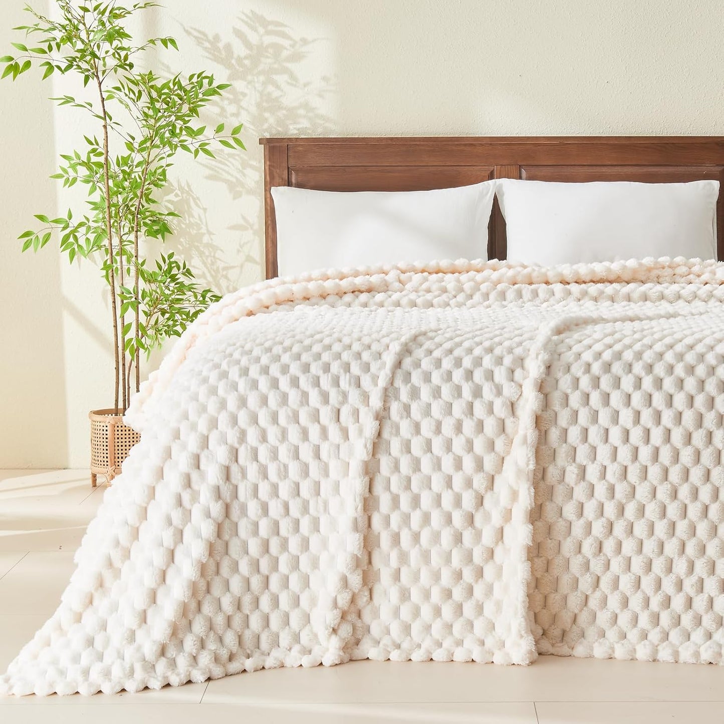 NEWCOSPLAY Super Soft King Blanket Ivory Premium Silky Flannel Fleece 3D Clouds Stylish Jacquard Lightweight Bed Blanket All Season Use 350GSM (Ivory, King(90"x110"))