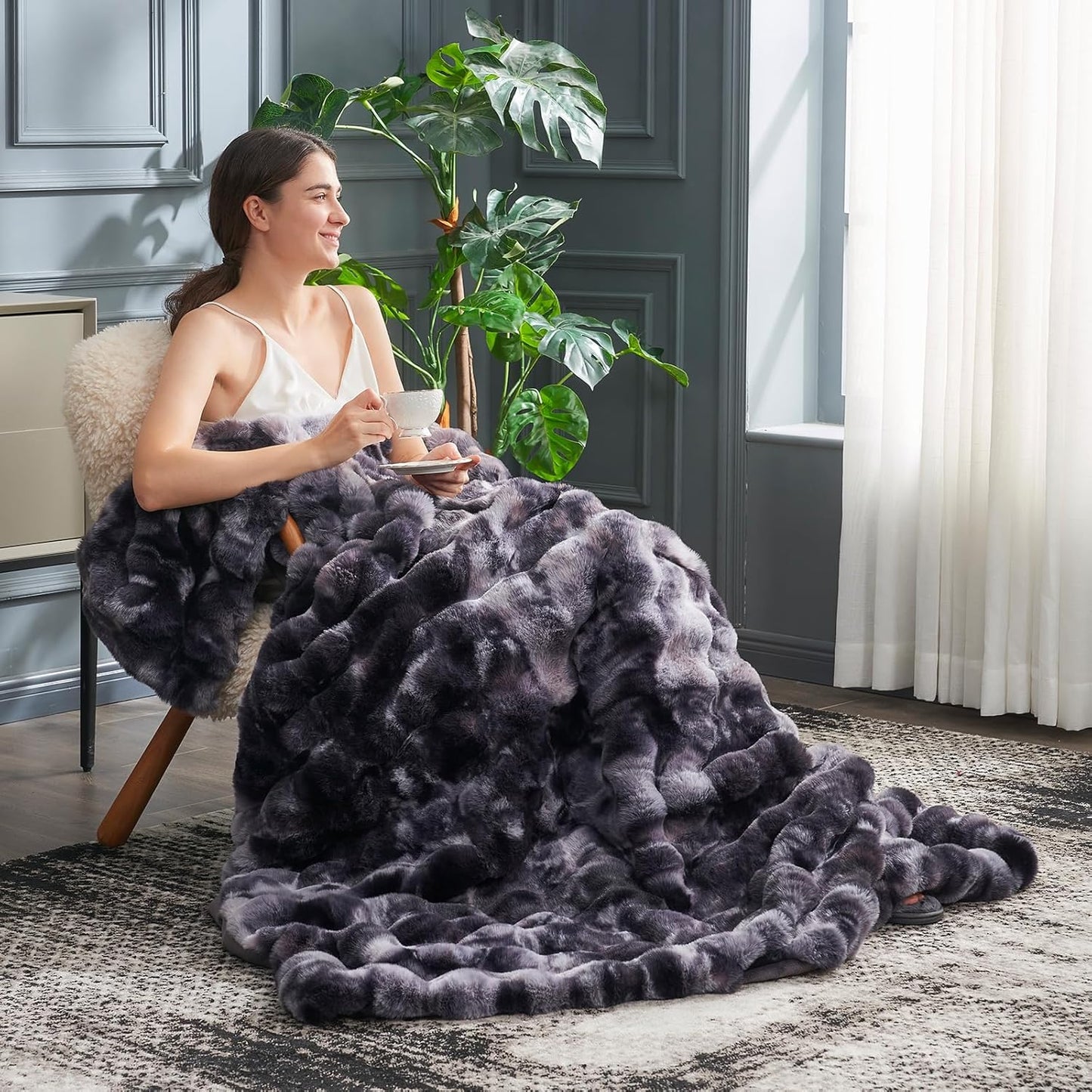 Cozy Bliss Faux Fur Throw Blanket for Couch, Fuzzy Soft Plush Thick Bubble Blanket for Sofa Bedroom Living Room,50 * 60 Inches Tie Dye Black