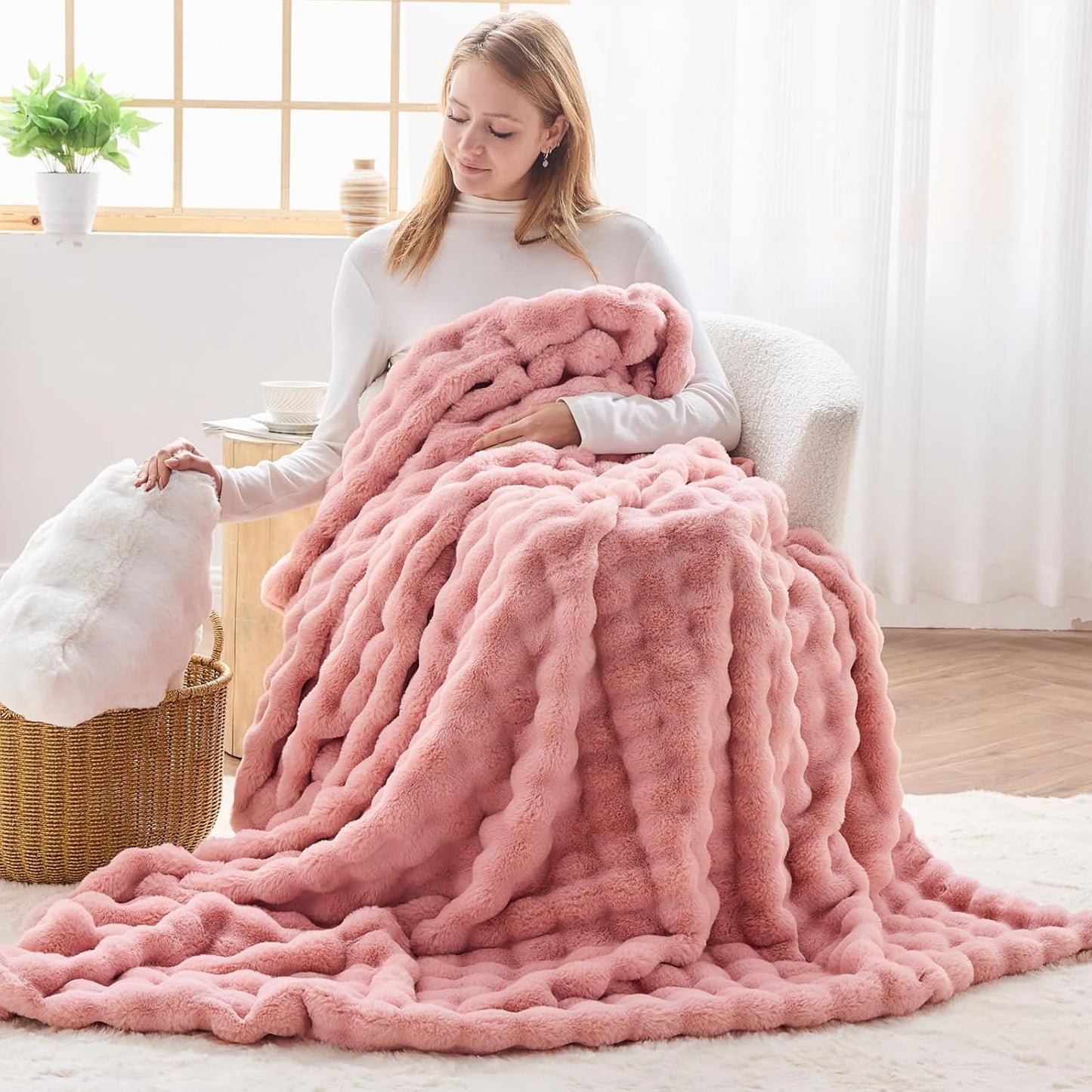 NEWCOSPLAY Faux Fur Twin Blanket Pink Bubble Blanket Thick Warm Soft for Couch Sofa Bed 550GSM (Pink, Twin(60"x80"))