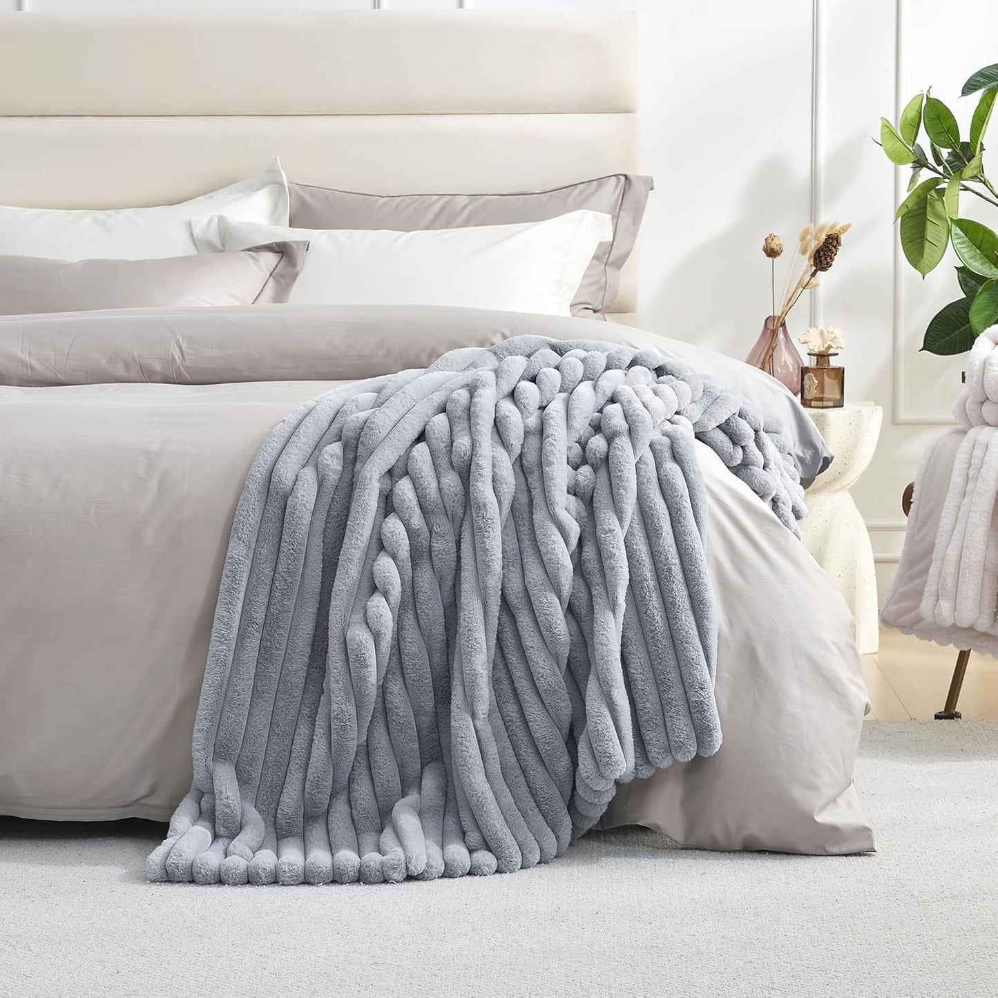Amélie Home Faux Fur Throw Blanket for Couch, Cozy Fuzzy Fluffy Fur Luxurious Soft Striped Plush Gift Blankets for Family Sofa Chair Bed Living Room Bedroom, 55"x70", Light Grey