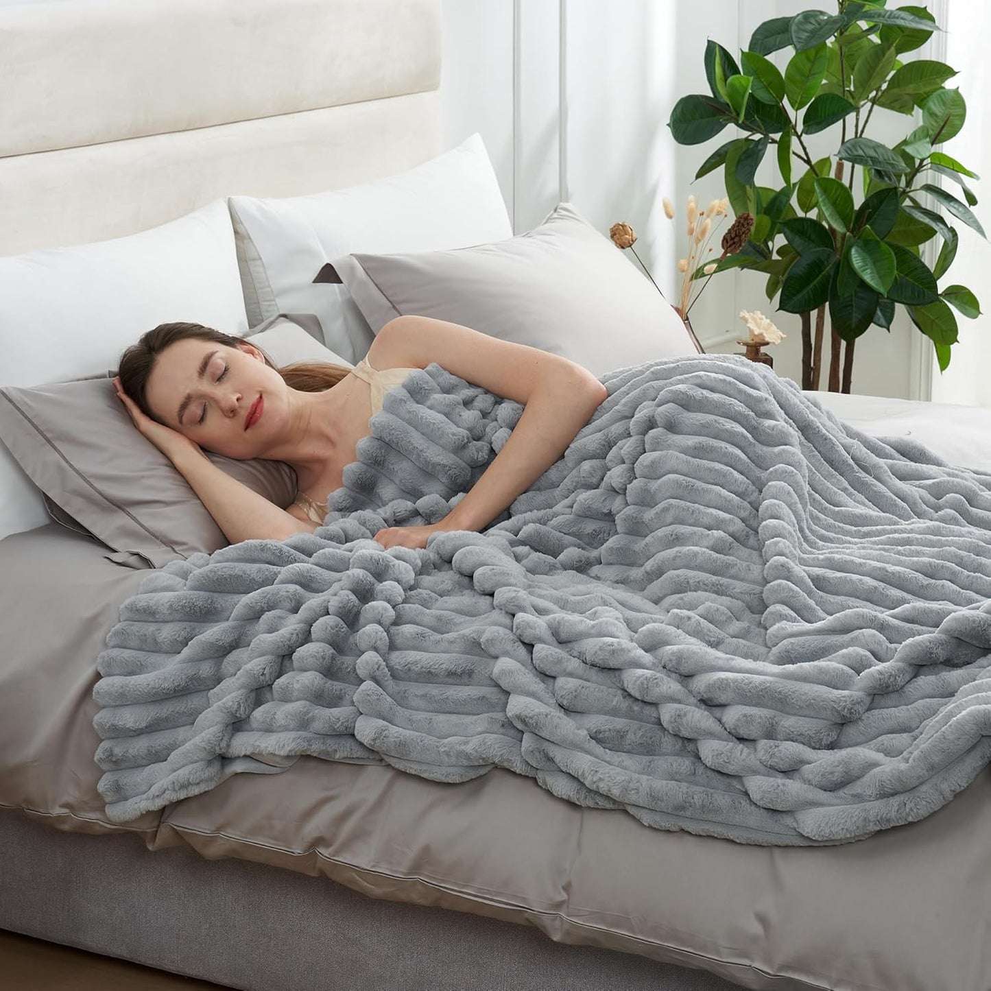 Amélie Home Faux Fur Throw Blanket for Couch, Cozy Fuzzy Fluffy Fur Luxurious Soft Striped Plush Gift Blankets for Family Sofa Chair Bed Living Room Bedroom, 60"x80", Light Grey