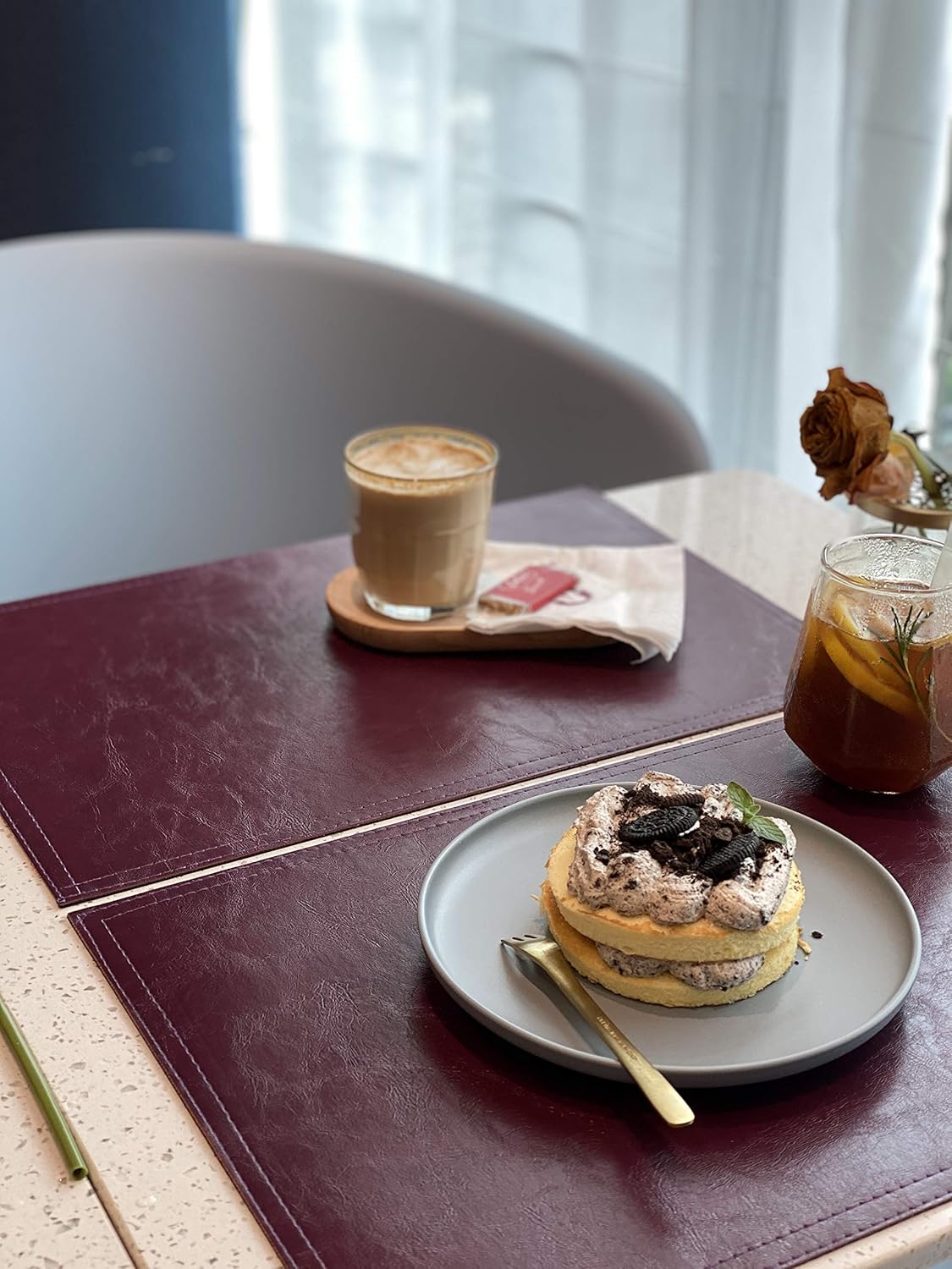 Waterproof PU Placemats, Faux Leather Dining Table Mat, Set of 4, Easy to Wipe Off Scrub Vinyl Mat, Heat & Stain Resistant for Office Conference Table, Home Decor G Bordeaux