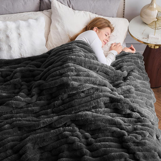 NEWCOSPLAY Faux Fur Twin Blanket Grey 3D Ribbed Plush Thick Warm Blanket for Couch Sofa Bed 850GSM (Grey Ribbed, Twin(60"x80"))