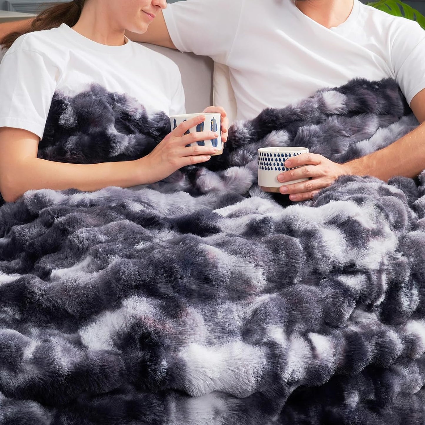 Cozy Bliss Faux Fur Throw Blanket for Couch, Fuzzy Soft Plush Thick Bubble Blanket for Sofa Bedroom Living Room, 90 * 90 Inches Tie Dye Black