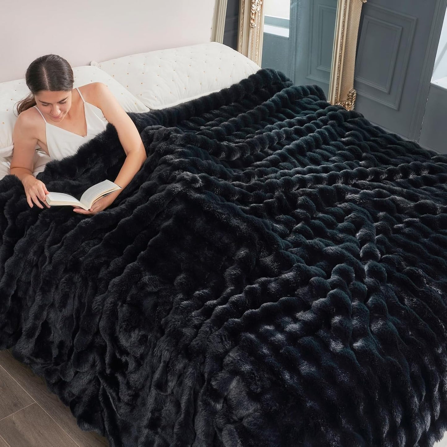 Cozy Bliss Faux Fur Throw Blanket for Couch, Fuzzy Soft Plush Thick Bubble Blanket for Sofa Bedroom Living Room, 90 * 90 Inches Black