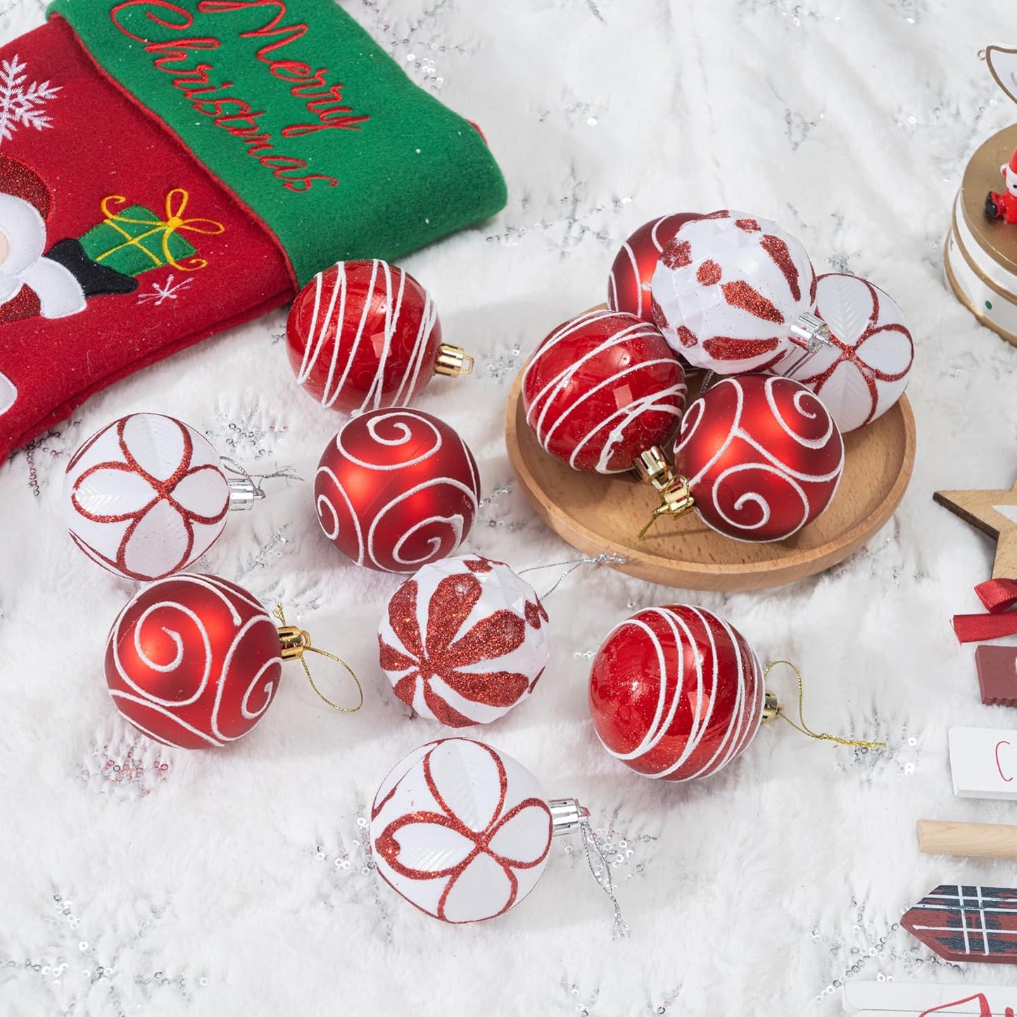 100Pcs Christmas Balls Ornaments Set, Shatterproof Christmas Decorations with Hand-held Gift Package for Xmas Tree/Holiday/Wedding/Holiday/Party Decor (Red & White)