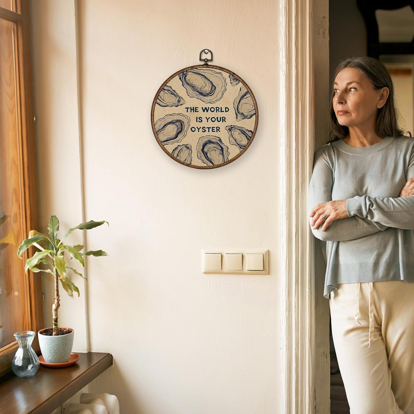 XBBMGG Oyster Wall Art Decor, Coastal Vintage Oyster Shell Round Wall Hanging Decor, Beach Ocean Nautical The World Is Your Oyster Framed Canvas Prints for Living Room Bathroom Decorations, 10x10inch