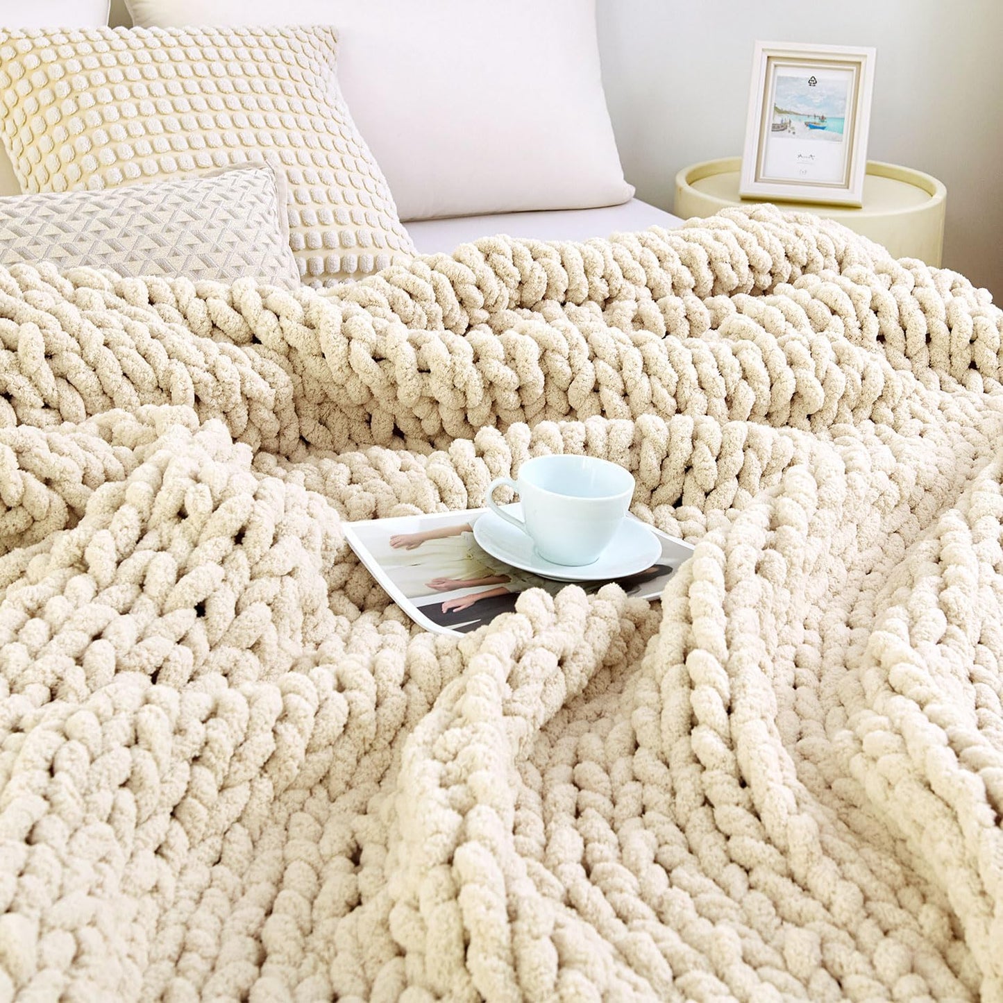 Admitrack Chunky Knit Blanket Throw 51"x63", 100% Hand Knit Chenille Throw Blanket for Sofa & Home Decor, Soft and Cozy Knitted Throw Blankets (Ivory，51"x63")