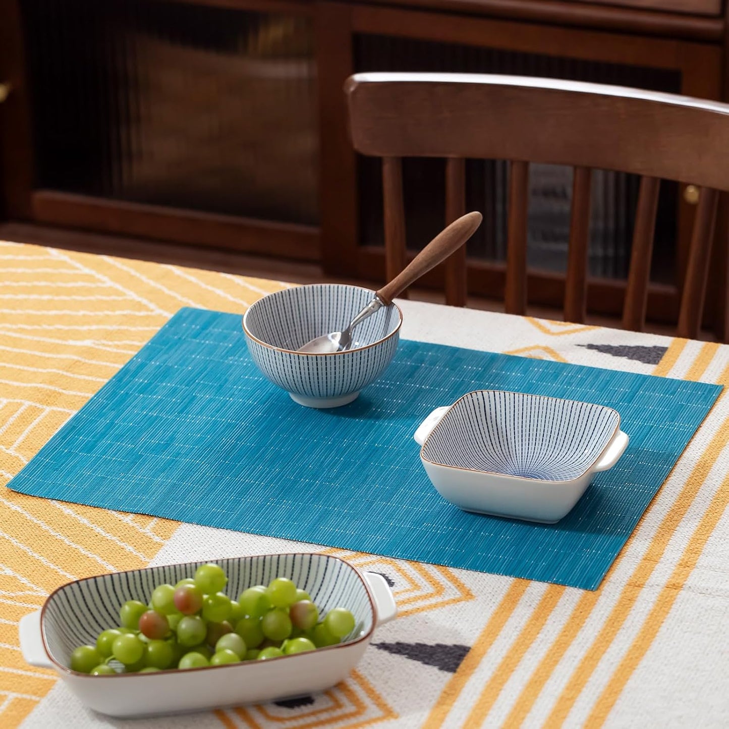 LEXMORE Placemats Set of 4 Vinyl/Plastic Woven Place Mats for Kitchen Table Indoor/Outdoor Washable Placemat Wipeable Dining Table Mats(Teal Blue)