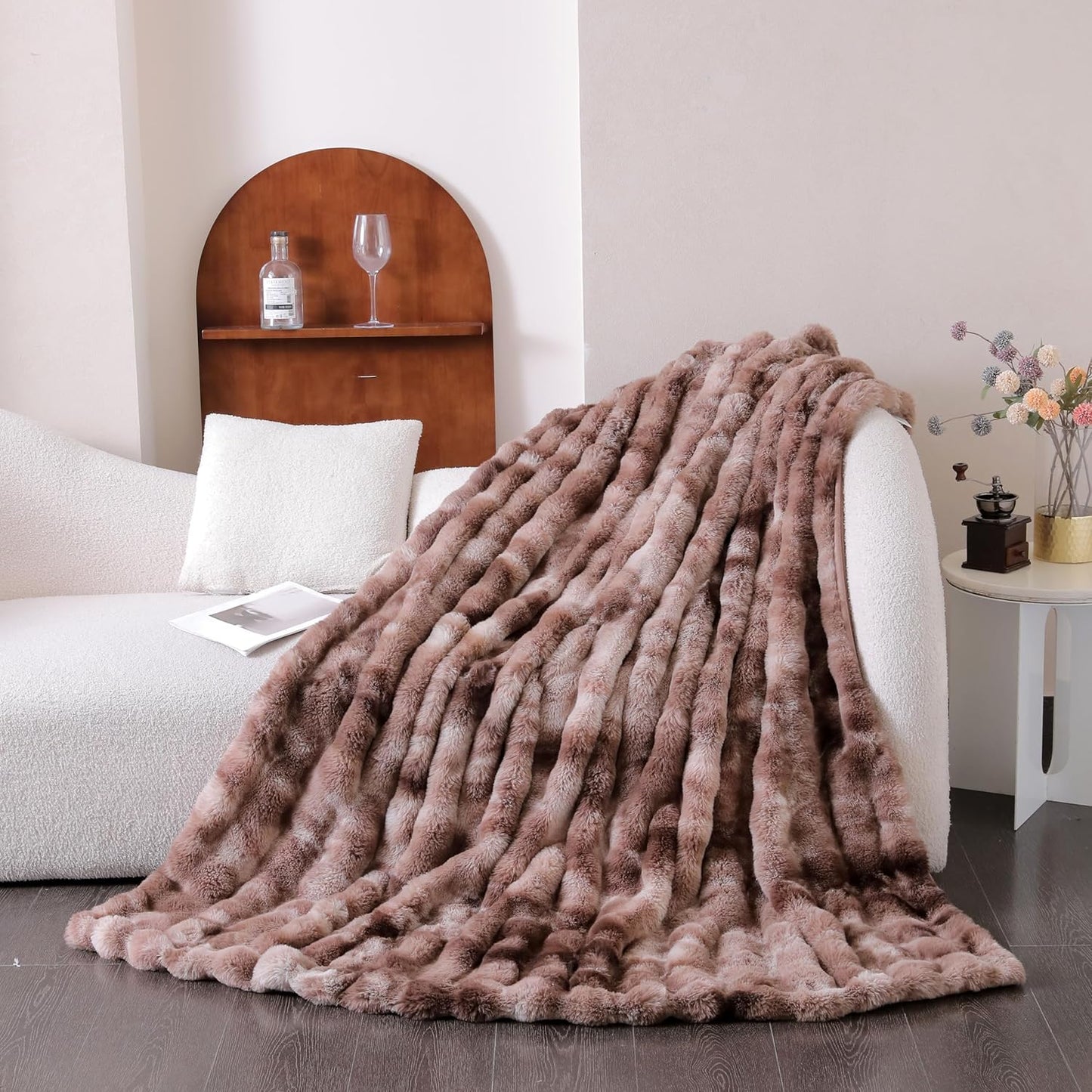 UKELER Ultra Soft Throw Blanket 50''x60'', Brown Fluffy Blankets & Throws Faux Fur Blanket for Couch, Bed, Sofa Cozy Plush Warm Thick Velvet Blanket for Women, Men