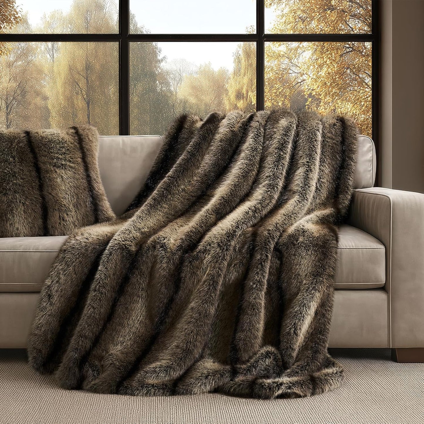 Luxury Faux Fur Throw Blanket, Soft Fluffy Faux Mink Blankets for Bed, Couch, Sofa, Thick Cozy Plush Warm Fur Throws with Reversible Velvet, Ombré Sable Brown, 50"x60"