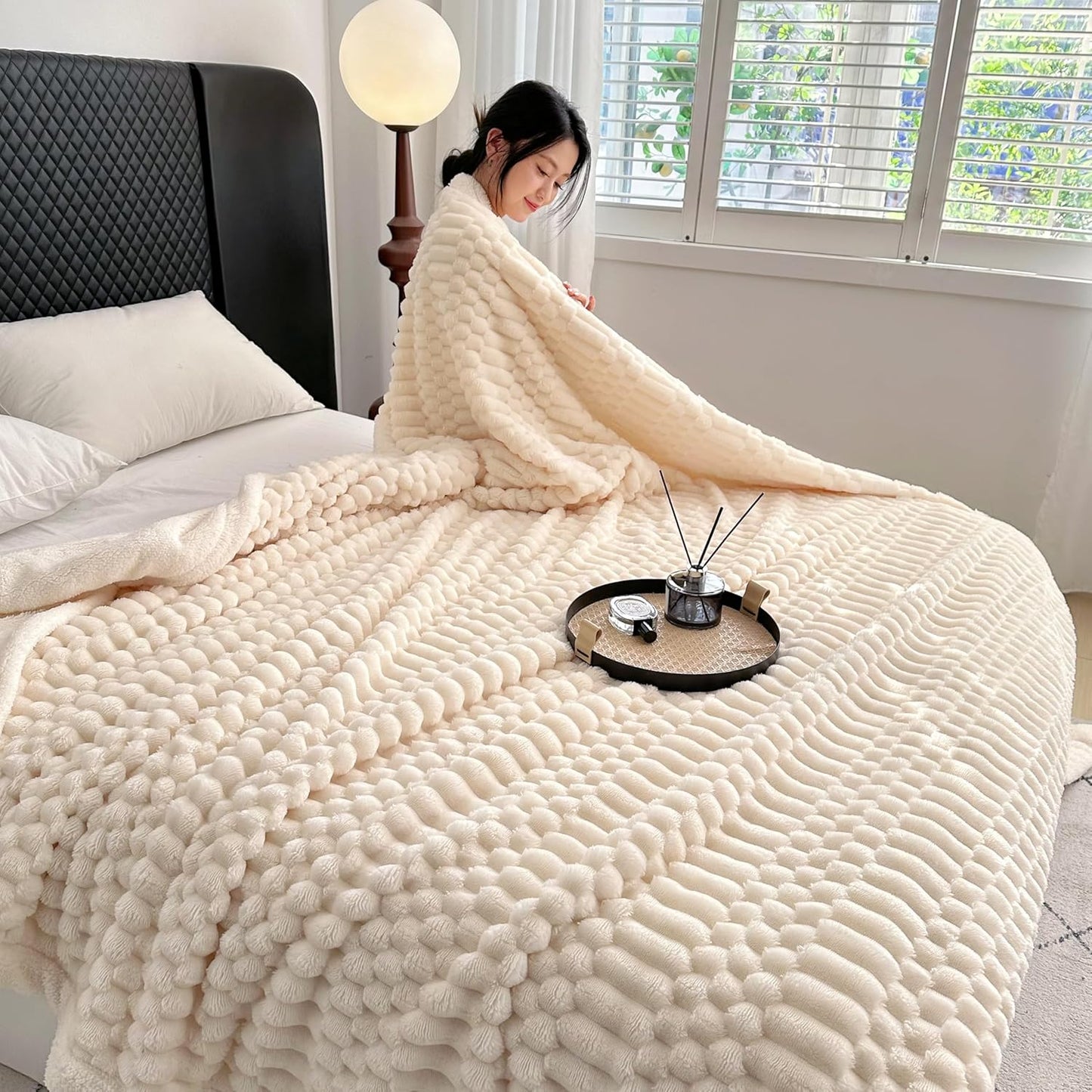 UKELER Sherpa Bed Blankets 80 × 90 inch, Ultra Soft Queen Size Throw Blanket for All Season, 470 GSM Cozy Plush Striped Fleece Blanket for Bedroom Living Room Dorm Hostel Sofa Camping, Off White