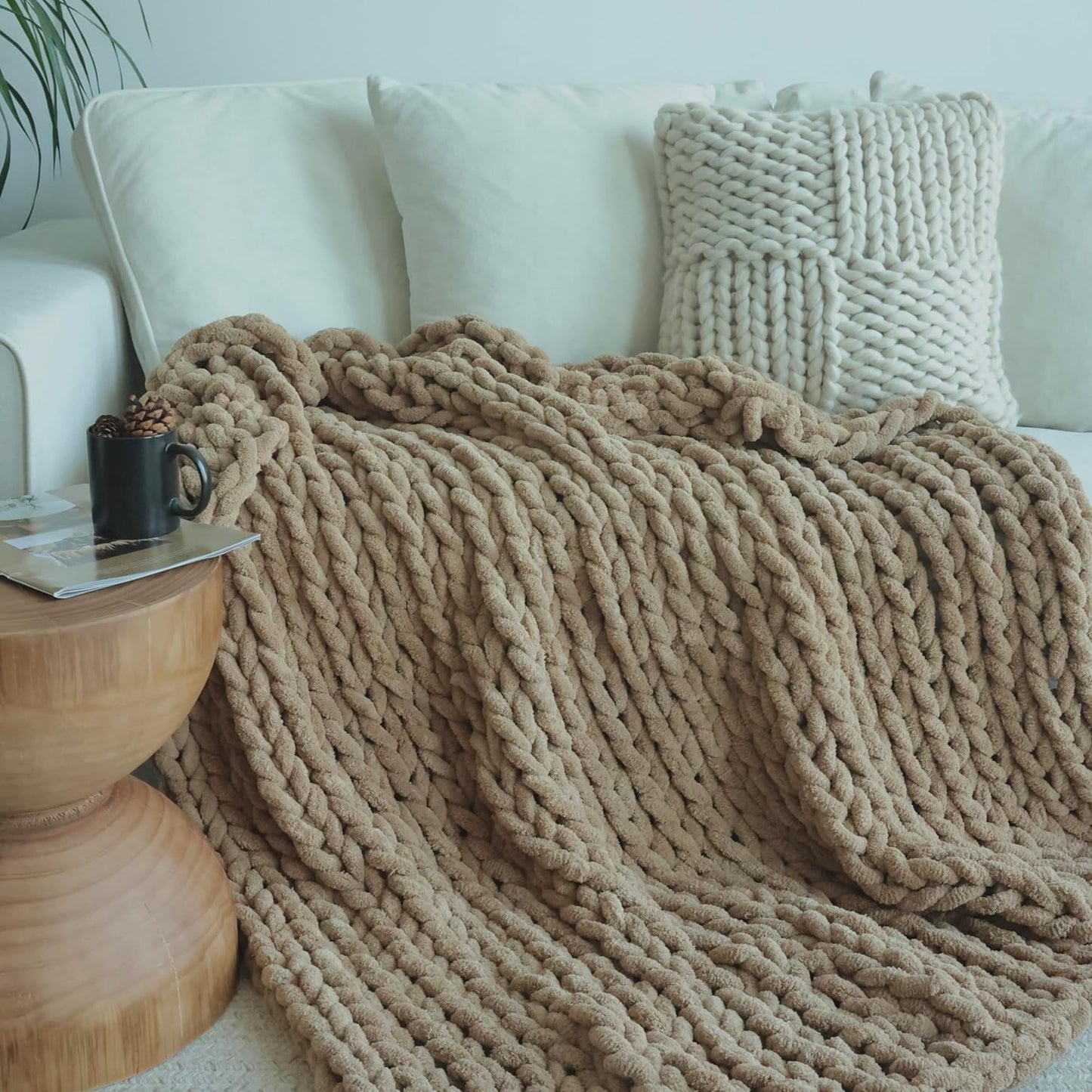 Maetoow Chenille Chunky Knit Blanket Throw （40×50 Inch）, Handmade Warm & Cozy Blanket Couch, Bed, Home Decor, Soft Breathable Fleece Banket, Christmas Thick and Giant Yarn Throws, Khaki