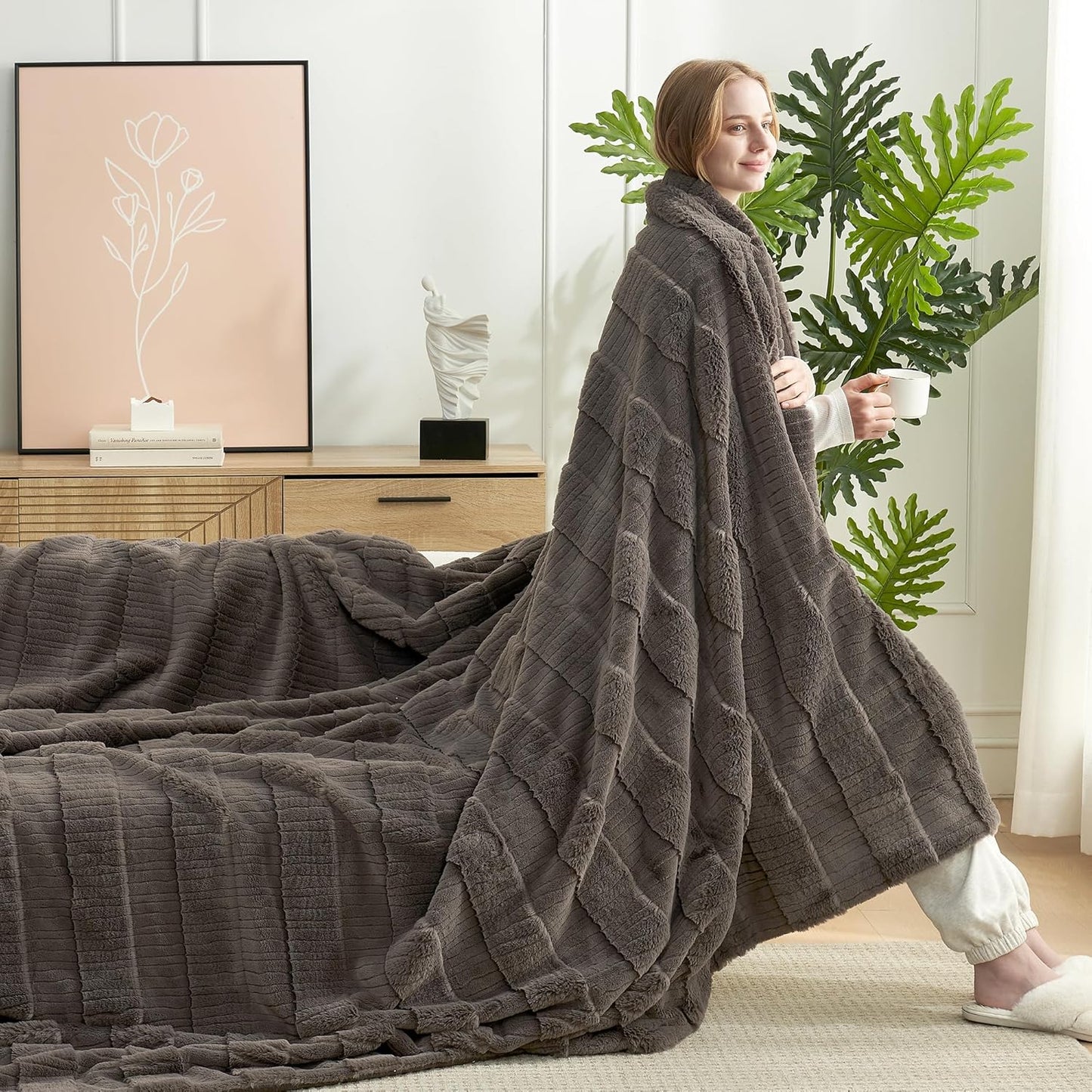 Amélie Home Luxury Striped Faux Fur Throw Blanket for Couch, Embossed Split Fur Cozy Fuzzy Fluffy Luxurious Soft Plush Sofa Chair Bed Gift Blankets for Women Men Wife Friend, 60"x80", Charcoal Gray