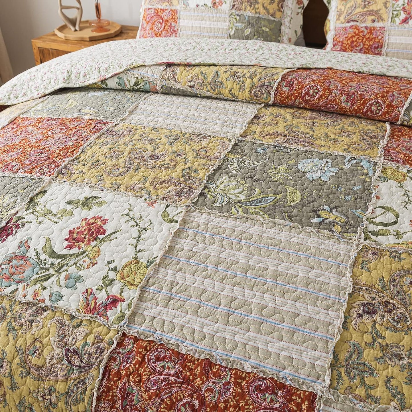 NEWLAKE Cotton Patchwork Bedspread, 3-Piece Bedding Quilt Set with Real Stitched Embroidery, Reversible Matelasse Bed Coverlet Set,Floral Paisley Grid with Lace,Queen Size